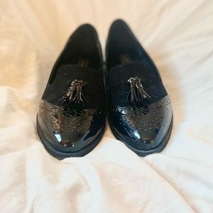 NEVER WORN Black loafers with tassels